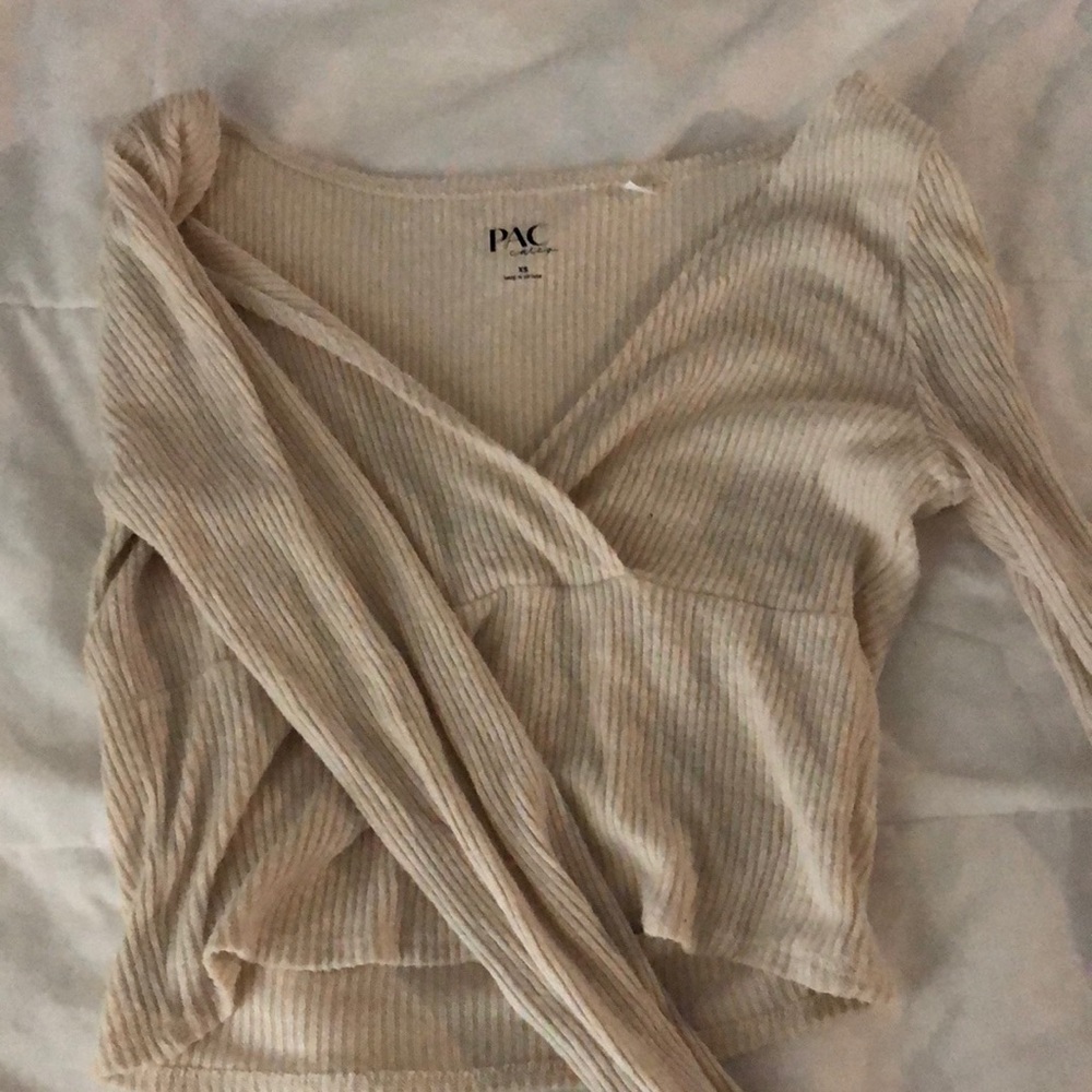 PacSun beige longsleeve crop top